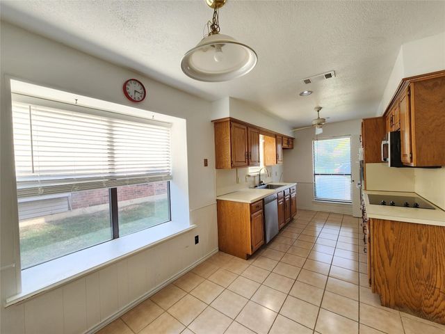 1526 Silverleaf Drive, Carrollton, TX 75007