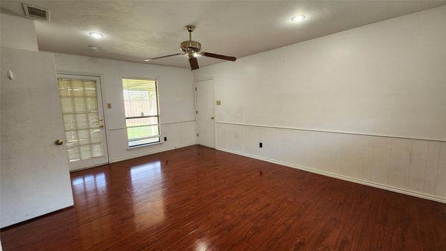 1526 Silverleaf Drive, Carrollton, TX 75007