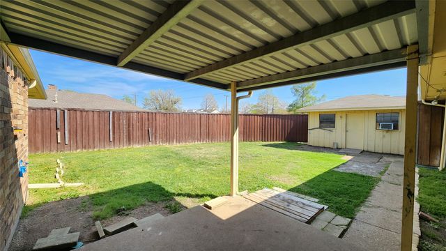 1526 Silverleaf Drive, Carrollton, TX 75007