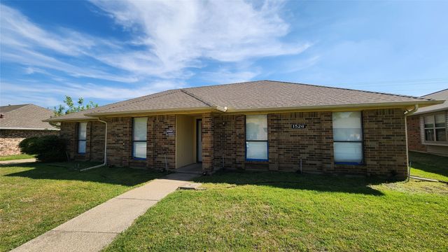 1526 Silverleaf Drive, Carrollton, TX 75007