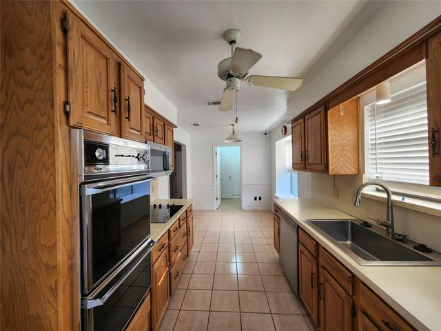 1526 Silverleaf Drive, Carrollton, TX 75007