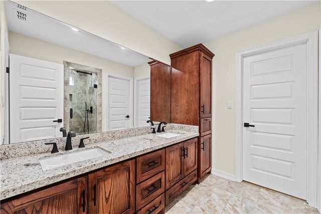 617 Tower Oak Drive, Alamo, TX 78516