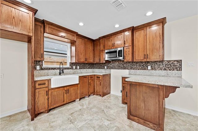 617 Tower Oak Drive, Alamo, TX 78516