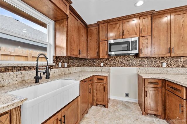 617 Tower Oak Drive, Alamo, TX 78516