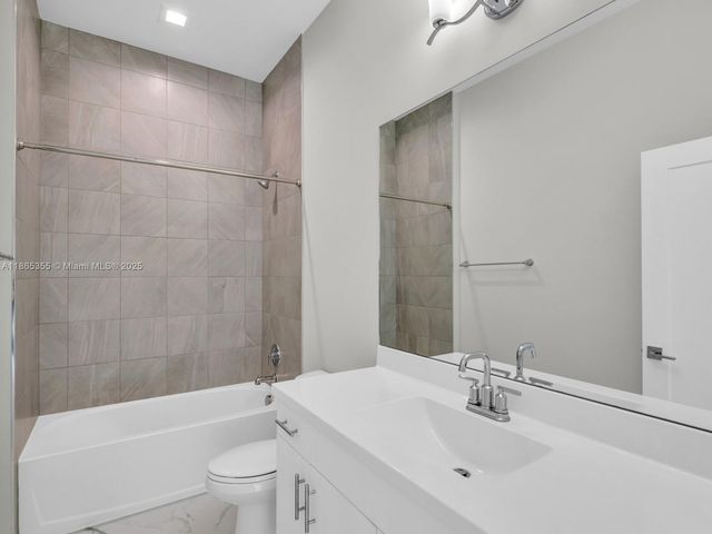 4924 Whispering Way, Dania Beach, FL 33312