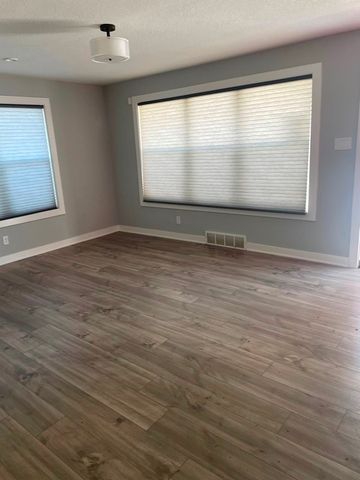 5820 NW 54th Court, Johnston, IA 50131