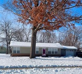 5820 NW 54th Court, Johnston, IA 50131