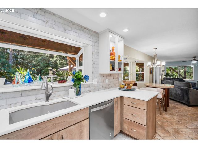 725 Nw MAWRCREST Dr, Gresham, OR 97030