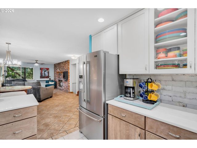 725 Nw MAWRCREST Dr, Gresham, OR 97030