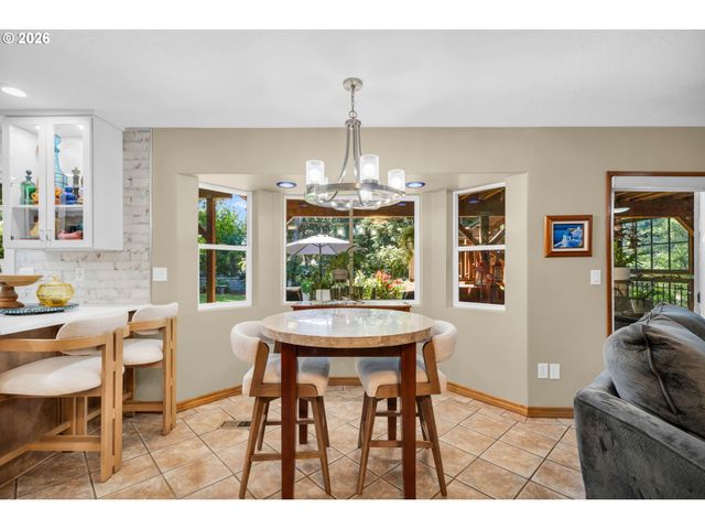 725 Nw MAWRCREST Dr, Gresham, OR 97030