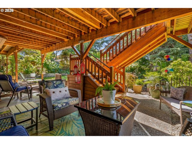725 Nw MAWRCREST Dr, Gresham, OR 97030