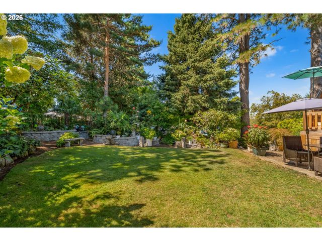 725 Nw MAWRCREST Dr, Gresham, OR 97030