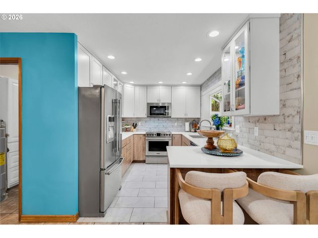 725 Nw MAWRCREST Dr, Gresham, OR 97030
