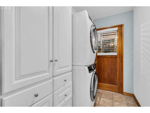 725 Nw MAWRCREST Dr, Gresham, OR 97030
