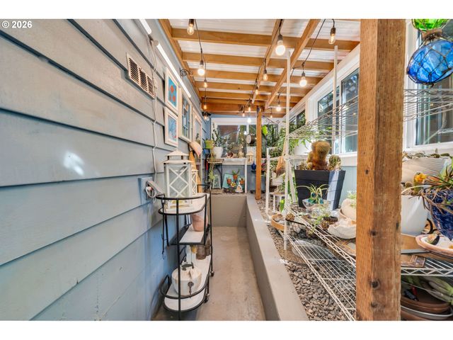 725 Nw MAWRCREST Dr, Gresham, OR 97030