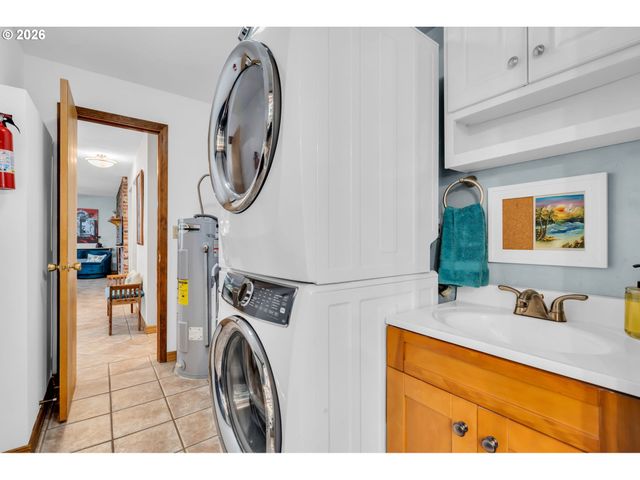 725 Nw MAWRCREST Dr, Gresham, OR 97030