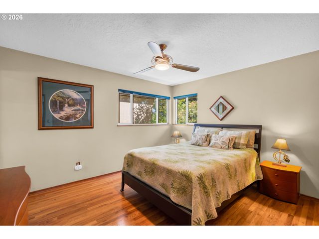 725 Nw MAWRCREST Dr, Gresham, OR 97030