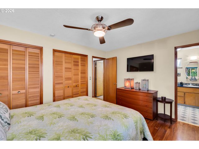 725 Nw MAWRCREST Dr, Gresham, OR 97030
