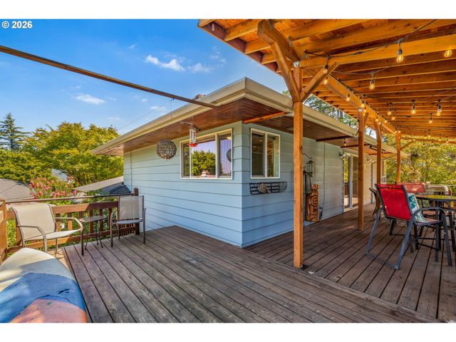 725 Nw MAWRCREST Dr, Gresham, OR 97030