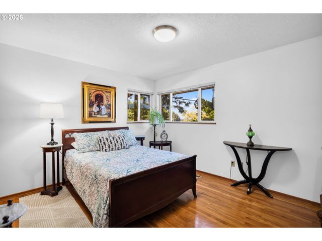 725 Nw MAWRCREST Dr, Gresham, OR 97030