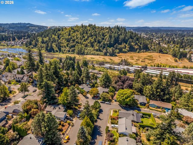 725 Nw MAWRCREST Dr, Gresham, OR 97030