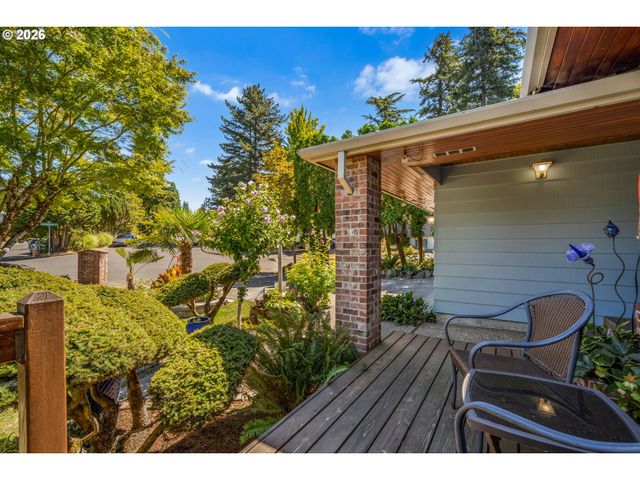 725 Nw MAWRCREST Dr, Gresham, OR 97030