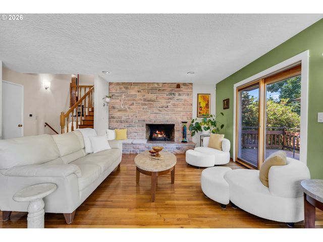 725 Nw MAWRCREST Dr, Gresham, OR 97030
