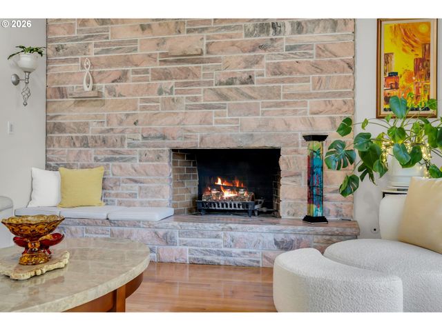 725 Nw MAWRCREST Dr, Gresham, OR 97030