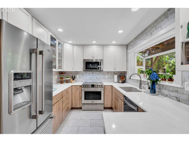 725 Nw MAWRCREST Dr, Gresham, OR 97030