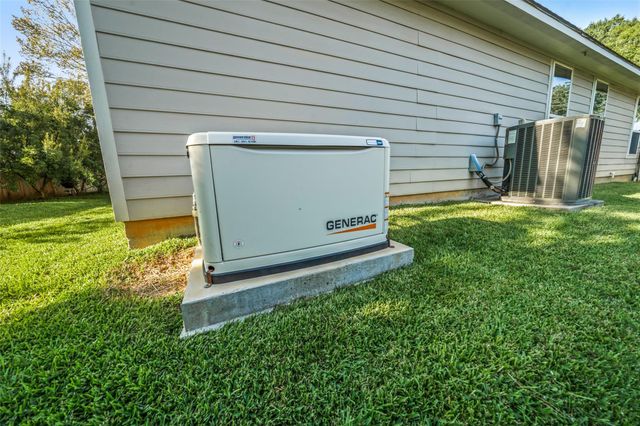 90 Summers Wind Street, Conroe, TX 77356