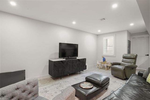 4 Fairlee St, Somerville, MA 02144