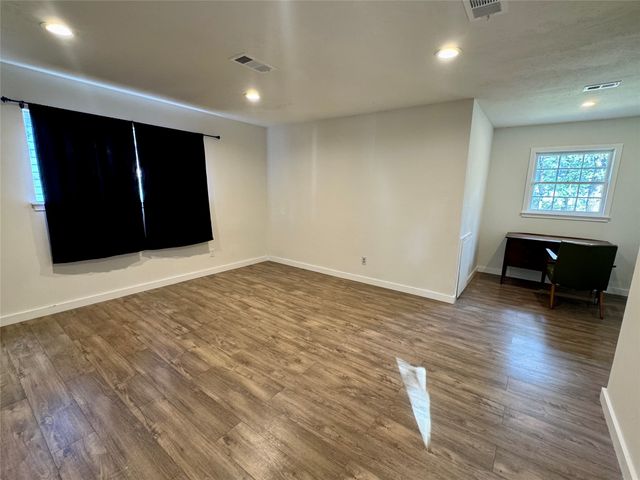 211 Mill Creek Drive, Arlington, TX 76010
