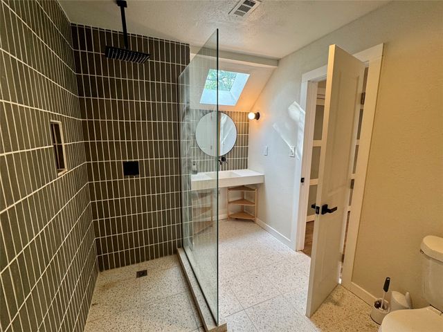 211 Mill Creek Drive, Arlington, TX 76010