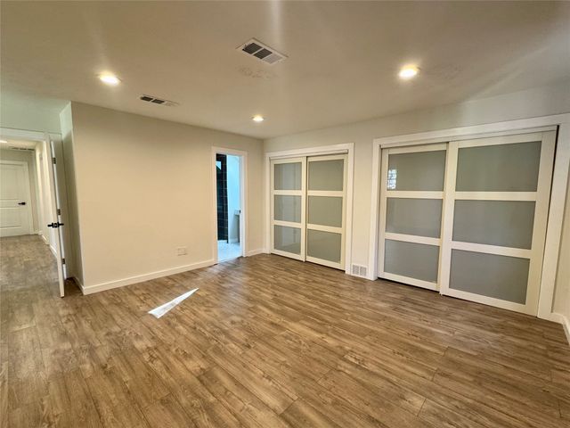 211 Mill Creek Drive, Arlington, TX 76010