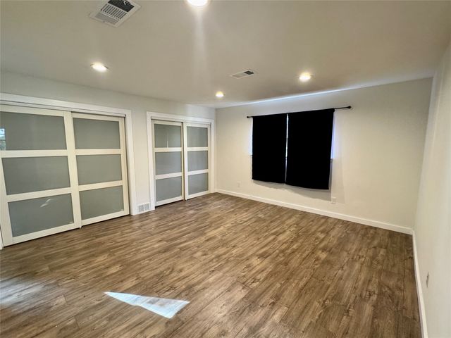 211 Mill Creek Drive, Arlington, TX 76010