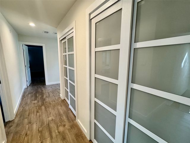 211 Mill Creek Drive, Arlington, TX 76010