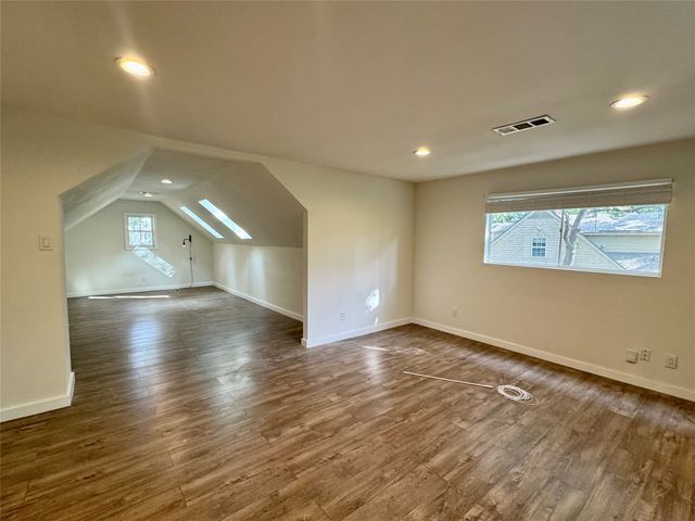 211 Mill Creek Drive, Arlington, TX 76010