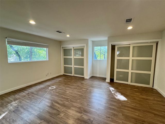 211 Mill Creek Drive, Arlington, TX 76010