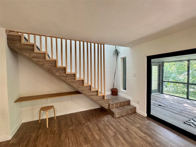 211 Mill Creek Drive, Arlington, TX 76010