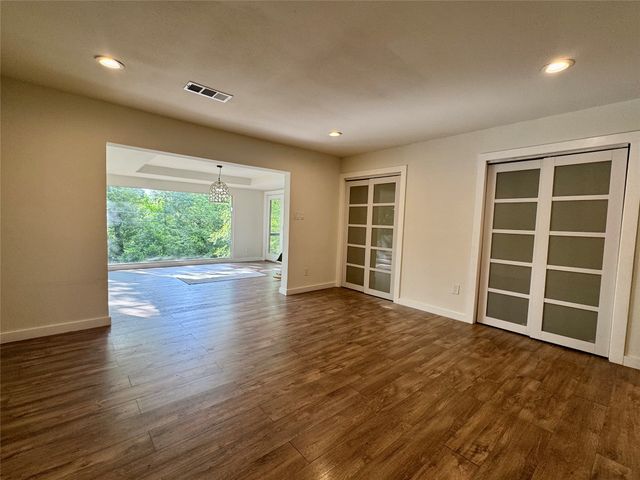 211 Mill Creek Drive, Arlington, TX 76010