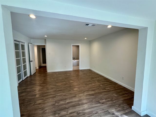 211 Mill Creek Drive, Arlington, TX 76010