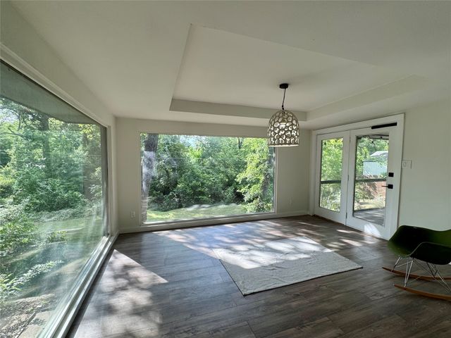 211 Mill Creek Drive, Arlington, TX 76010