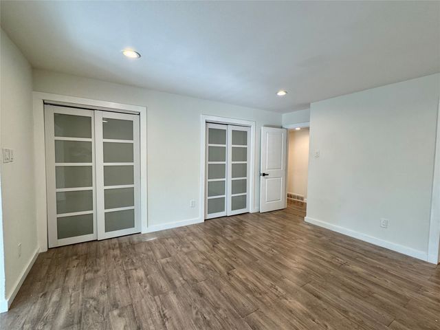 211 Mill Creek Drive, Arlington, TX 76010