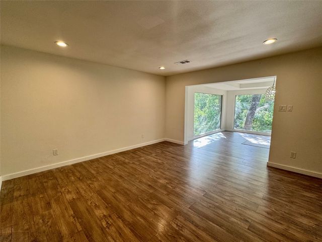 211 Mill Creek Drive, Arlington, TX 76010