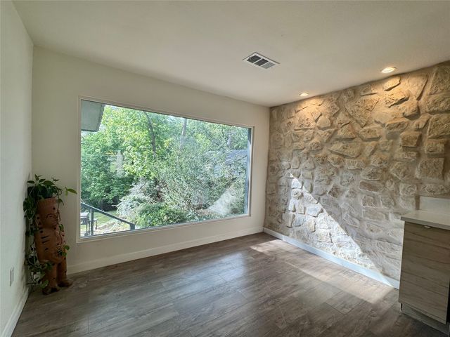 211 Mill Creek Drive, Arlington, TX 76010