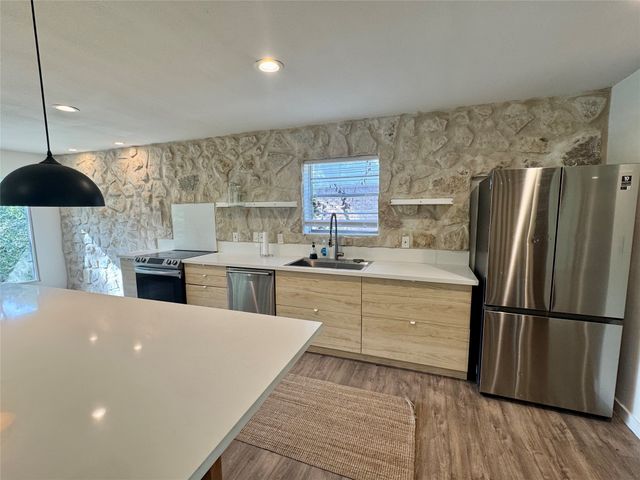 211 Mill Creek Drive, Arlington, TX 76010