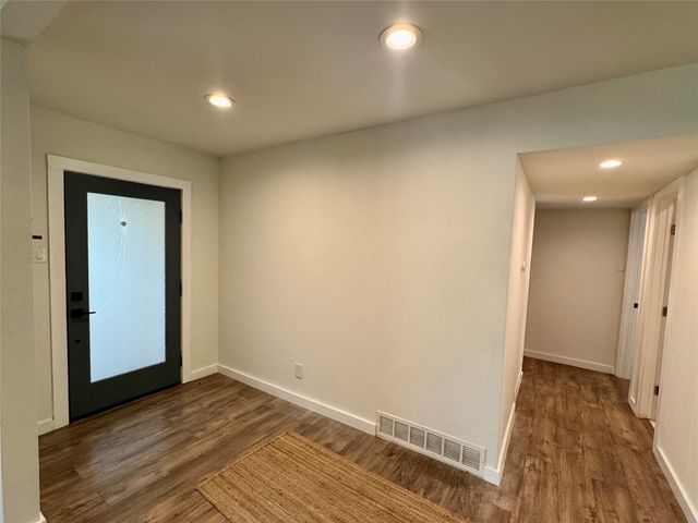 211 Mill Creek Drive, Arlington, TX 76010