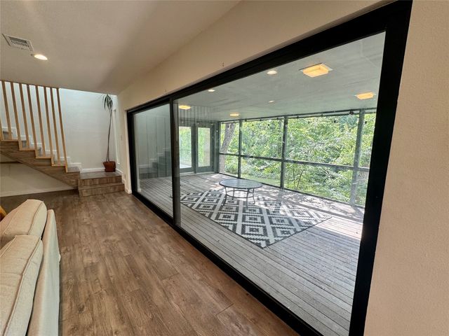 211 Mill Creek Drive, Arlington, TX 76010