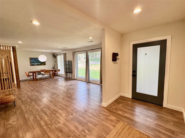 211 Mill Creek Drive, Arlington, TX 76010
