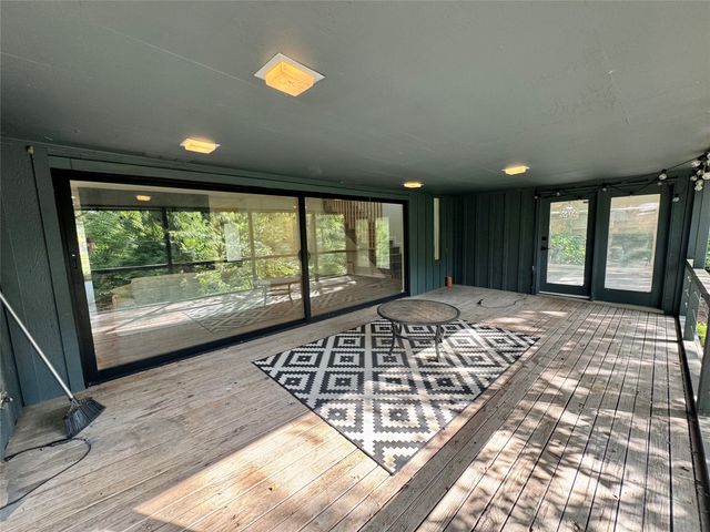 211 Mill Creek Drive, Arlington, TX 76010